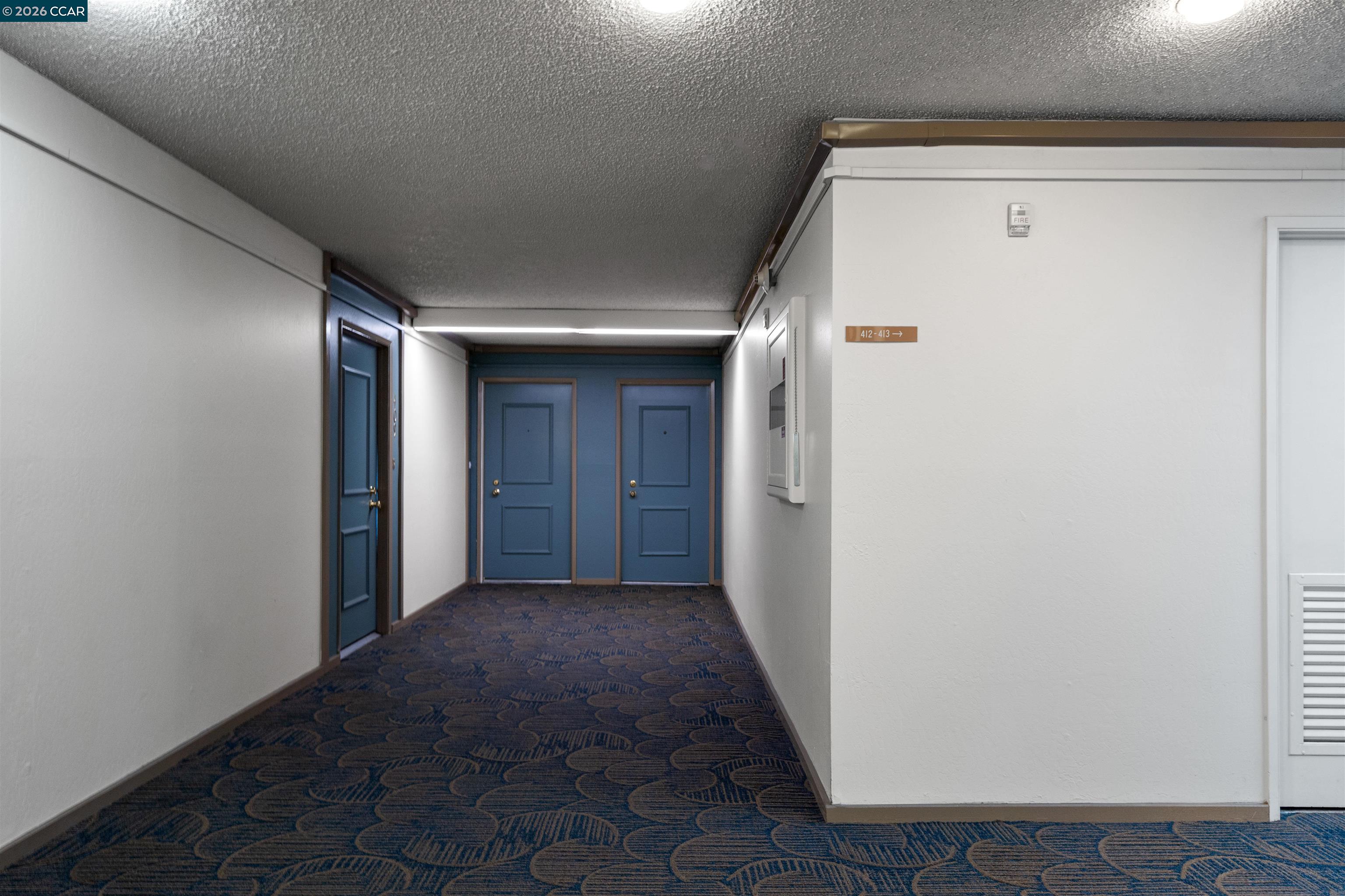 330 N Civic Dr 410 — photo