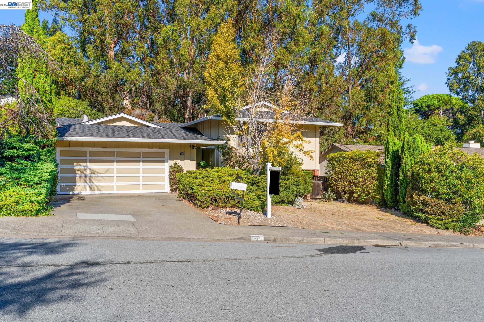 1350 Murchison Dr — photo