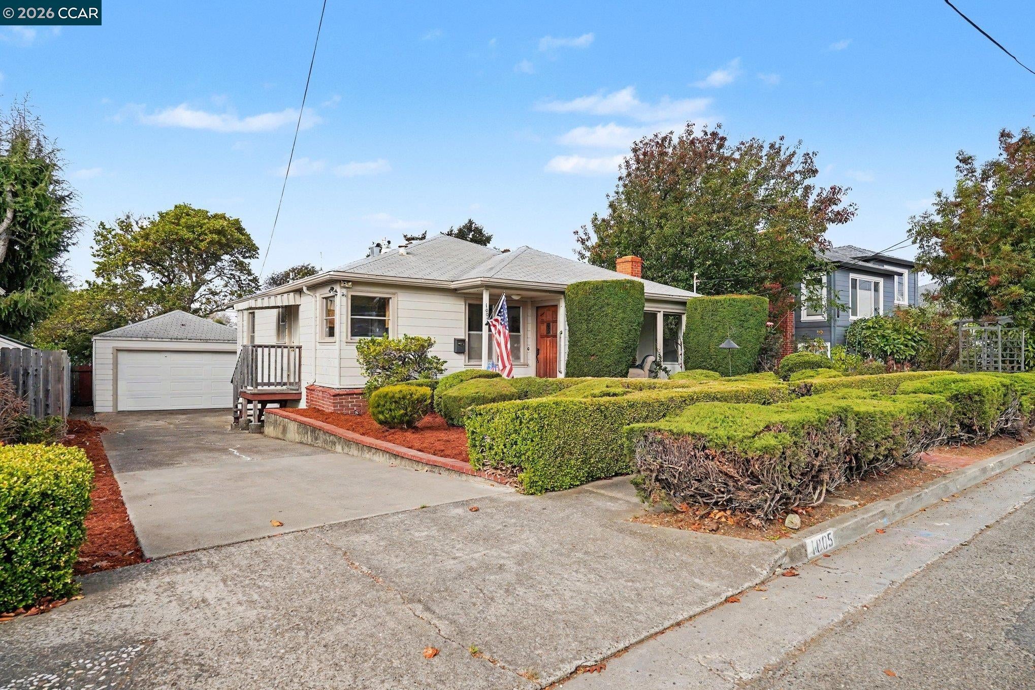 1005 Richmond St — photo