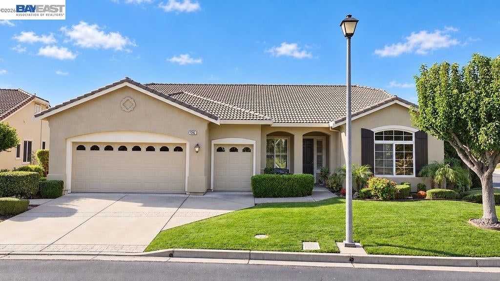 1242 Flores Way — photo