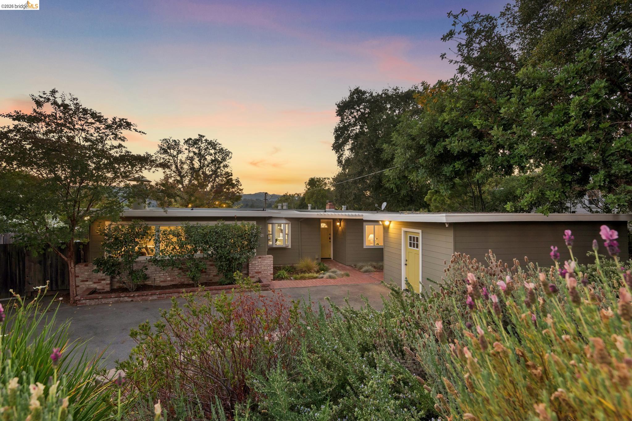 1321 Sunset Loop — photo