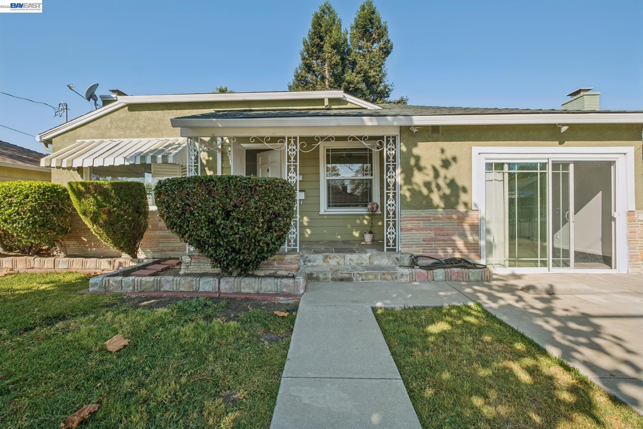 527 Capistrano — photo