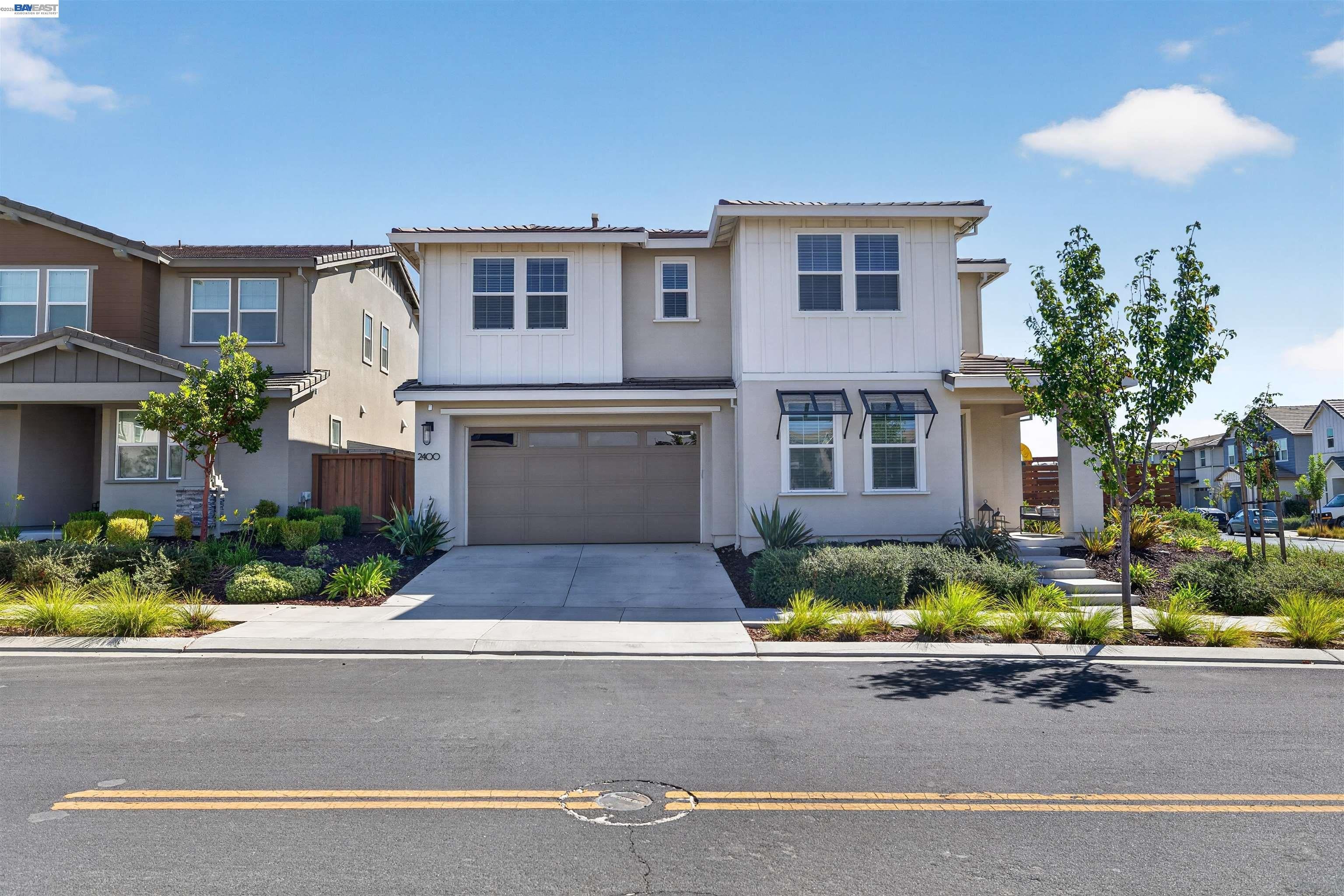 2400 Azure Pl — photo