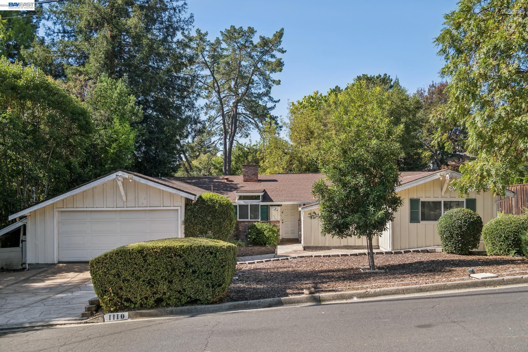 1110 Sierra Vista Way — photo
