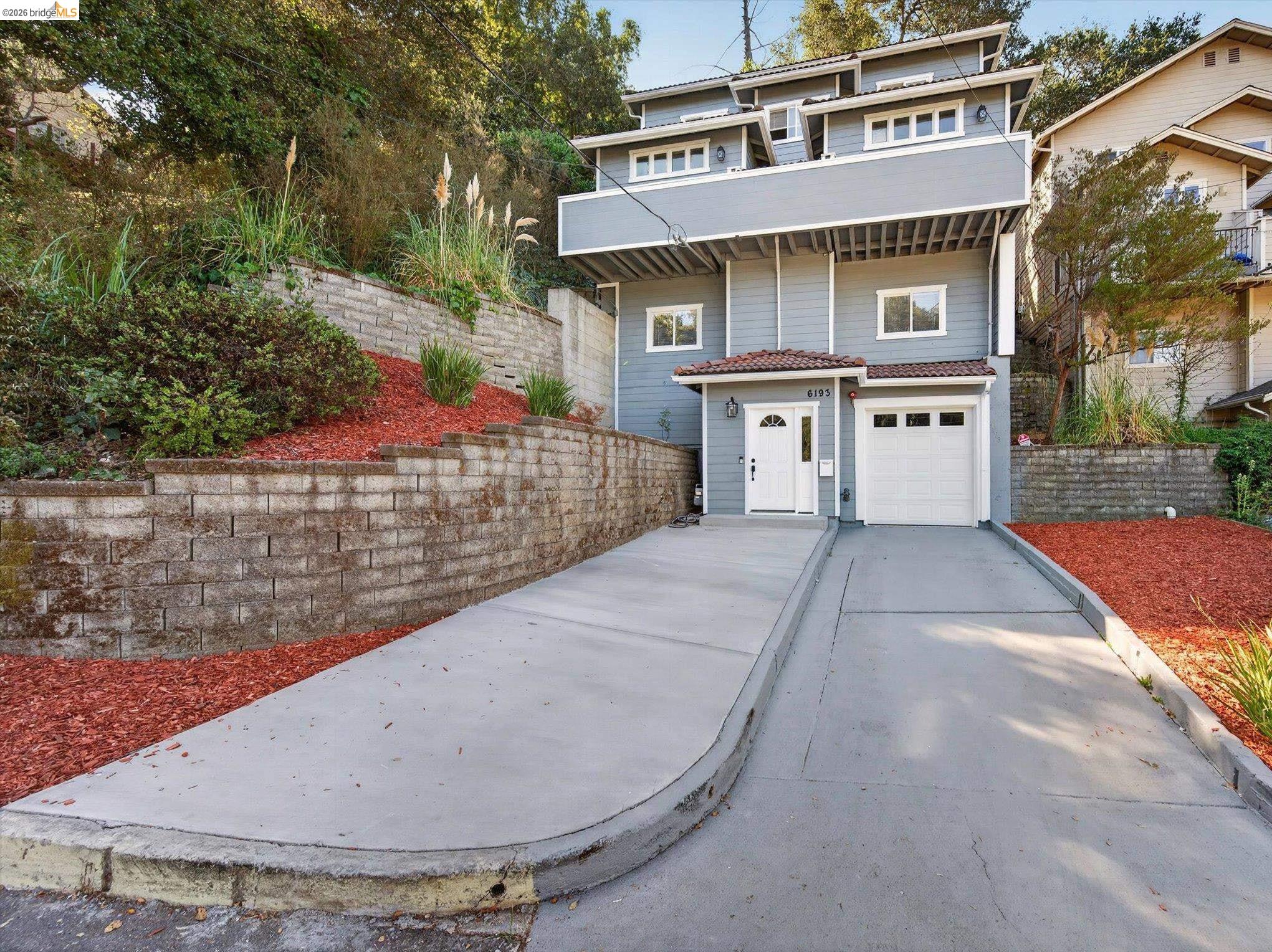 6193 Oakdale Ave — photo