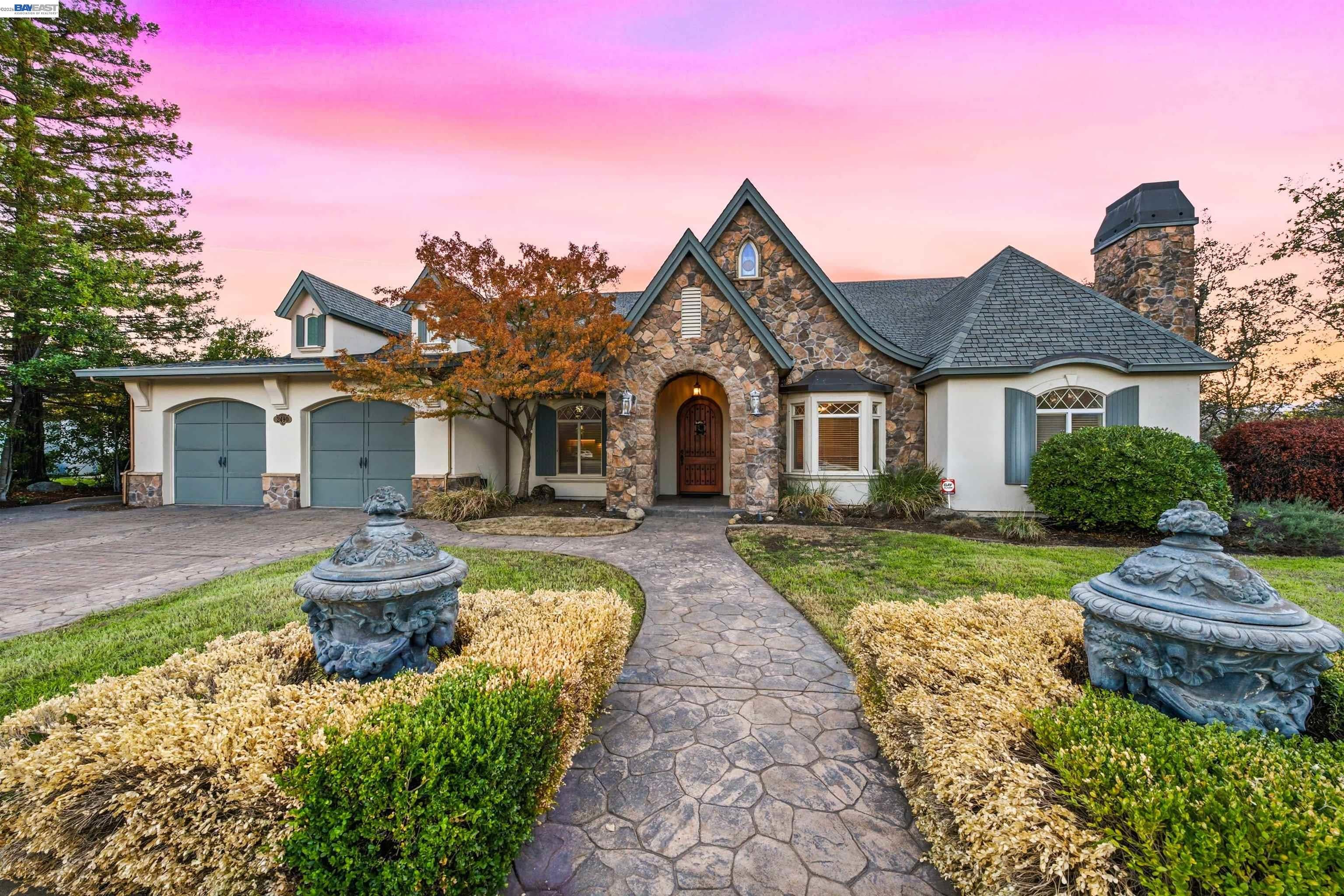 2490 Crescent Moon Ct — photo