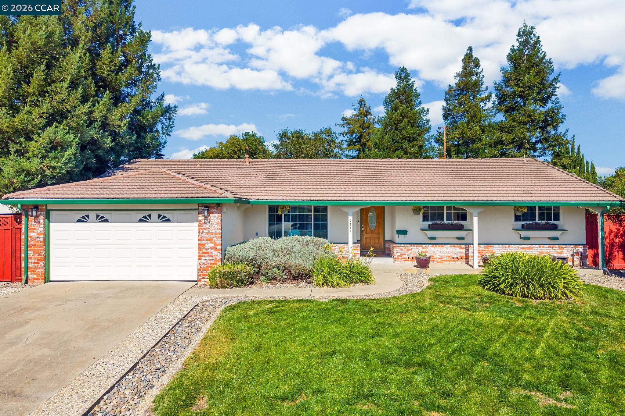 1677 Wilson Ct — photo