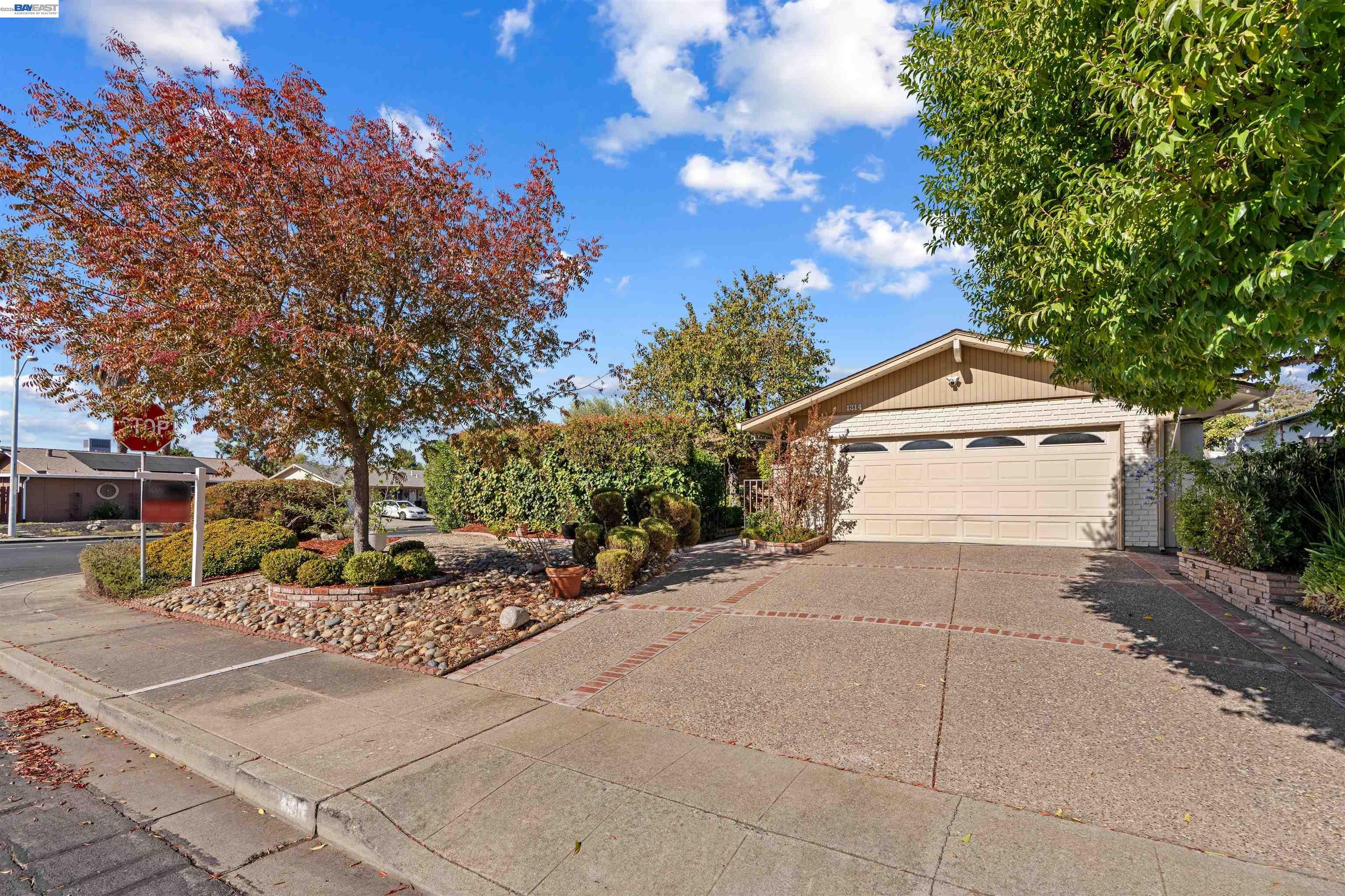 1314 Daisy Ln — photo