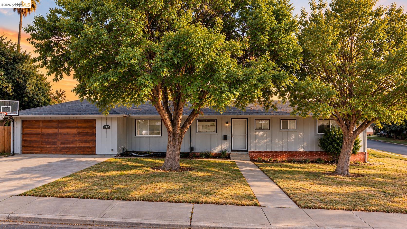 1002 Hillside Ter — photo