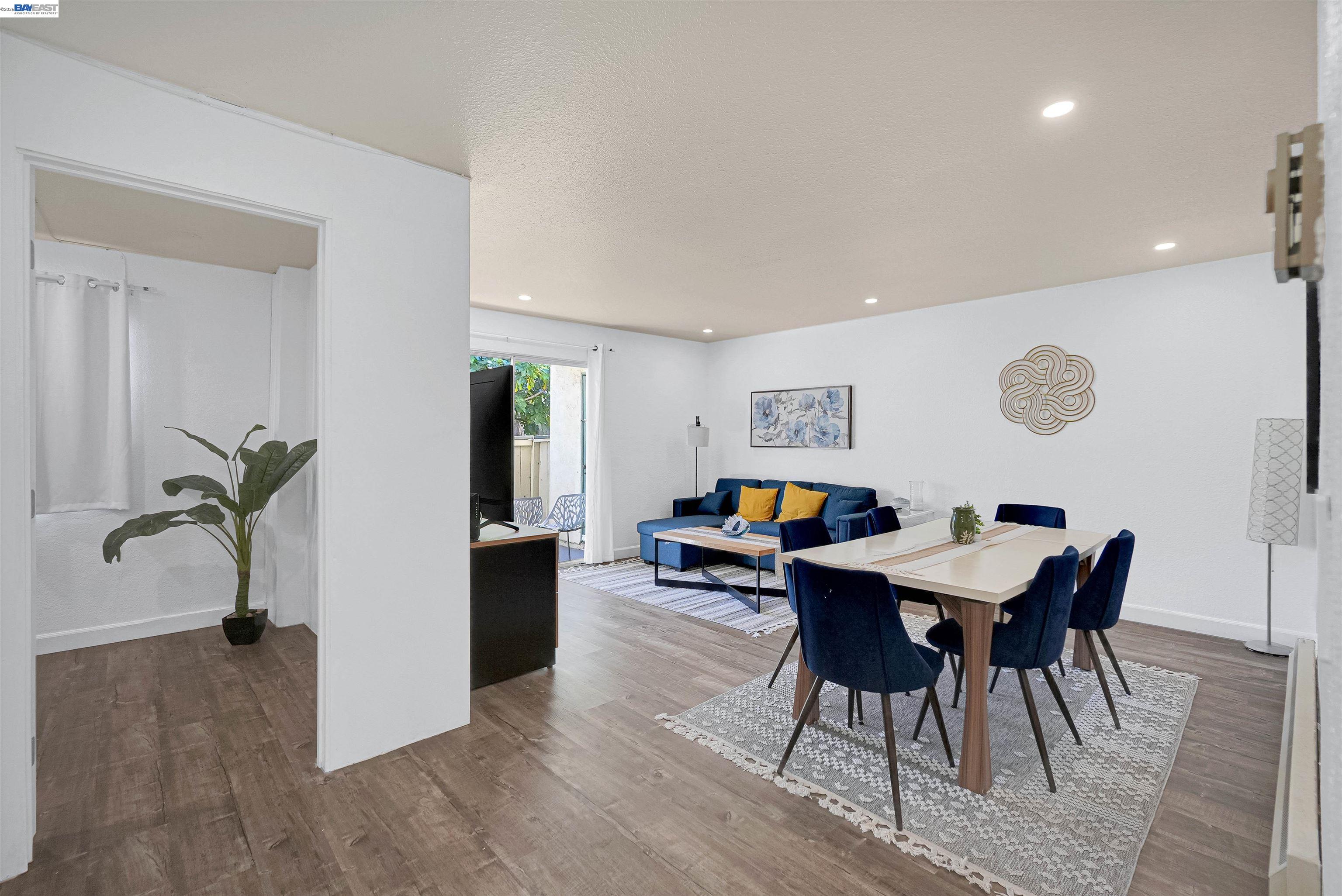 725 Auburn Pl 109 — photo