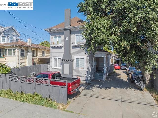 1832 Fruitvale Ave — photo