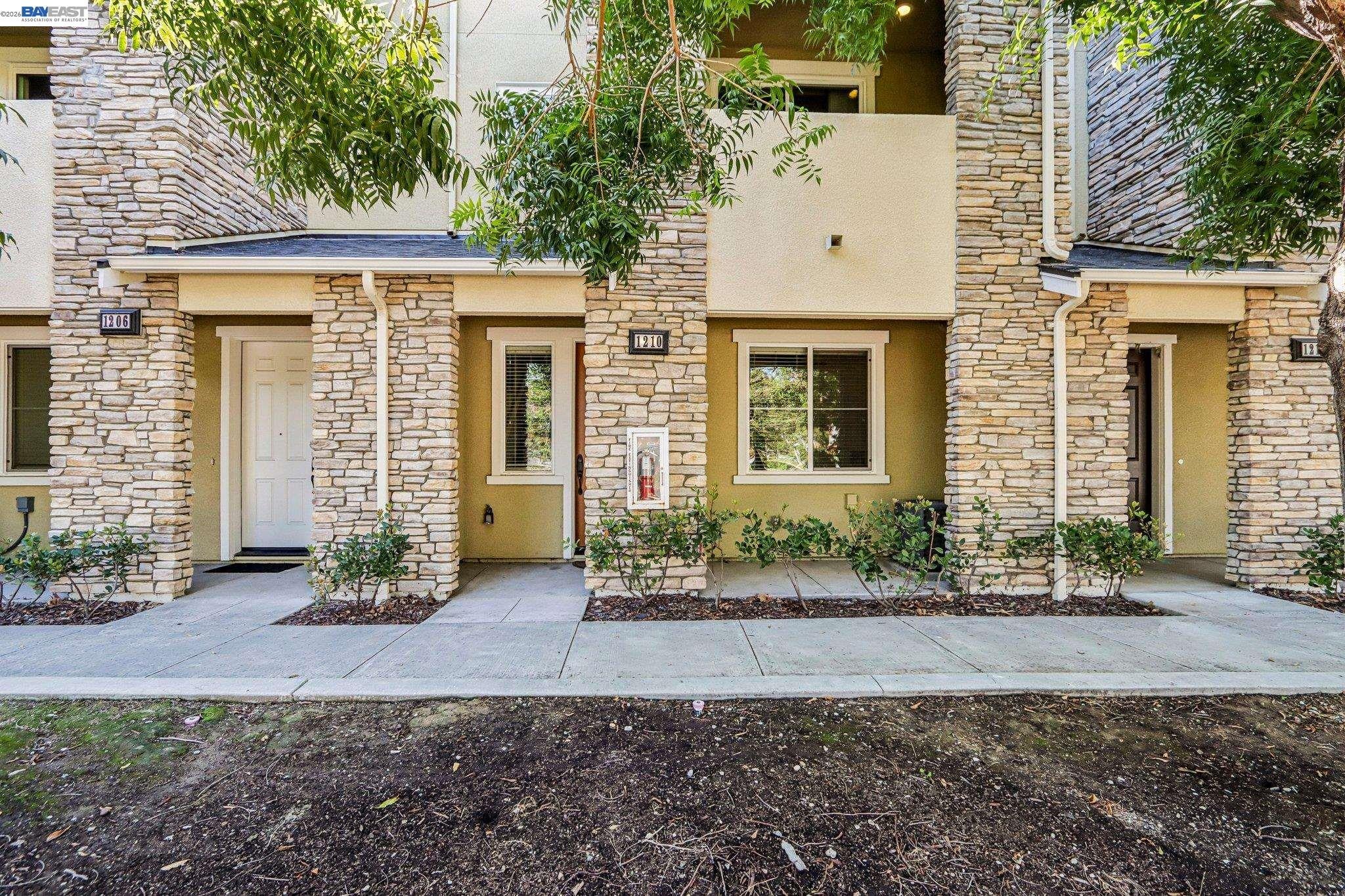 1210 Nestwood Way — photo