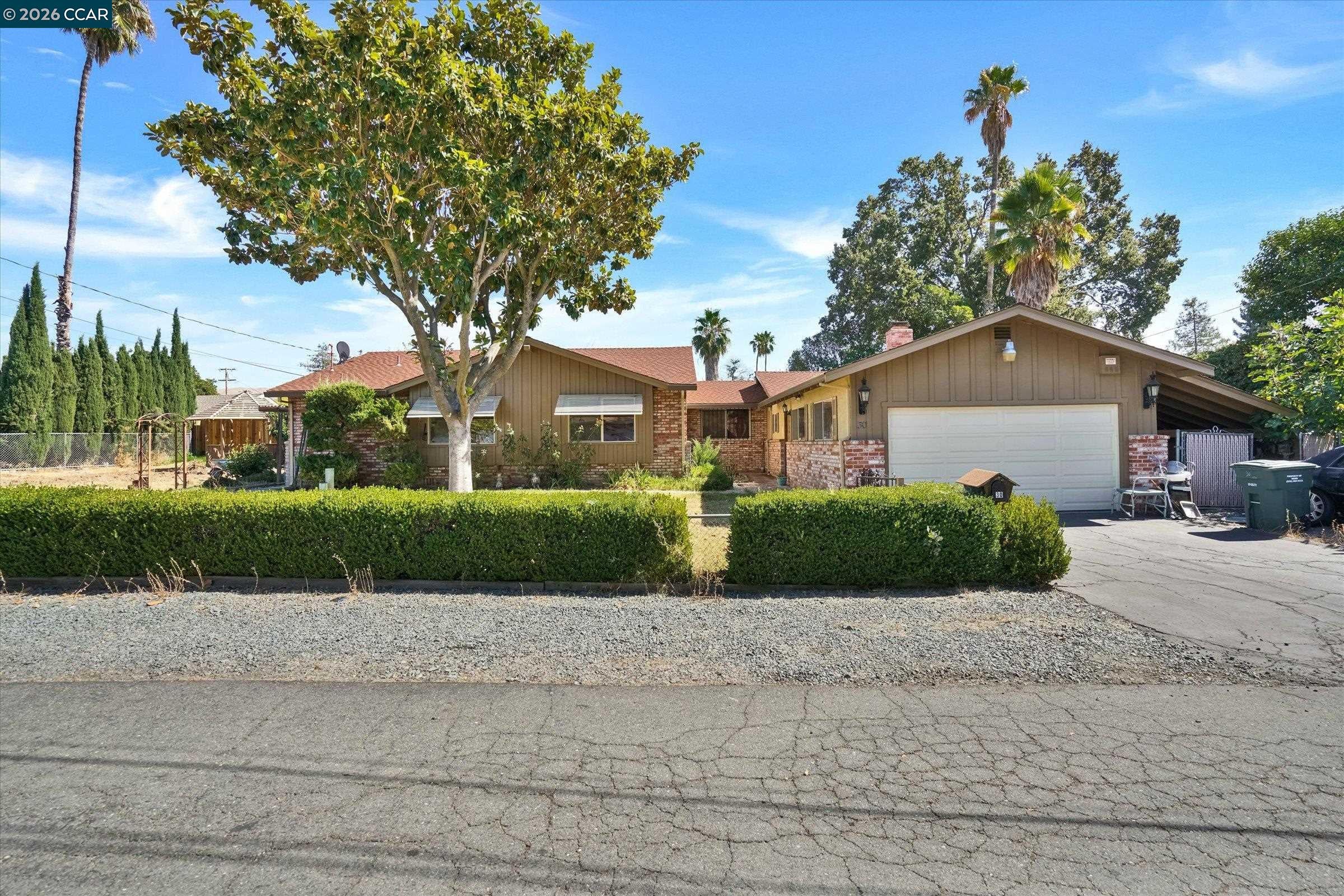 30 Angi Lane — photo