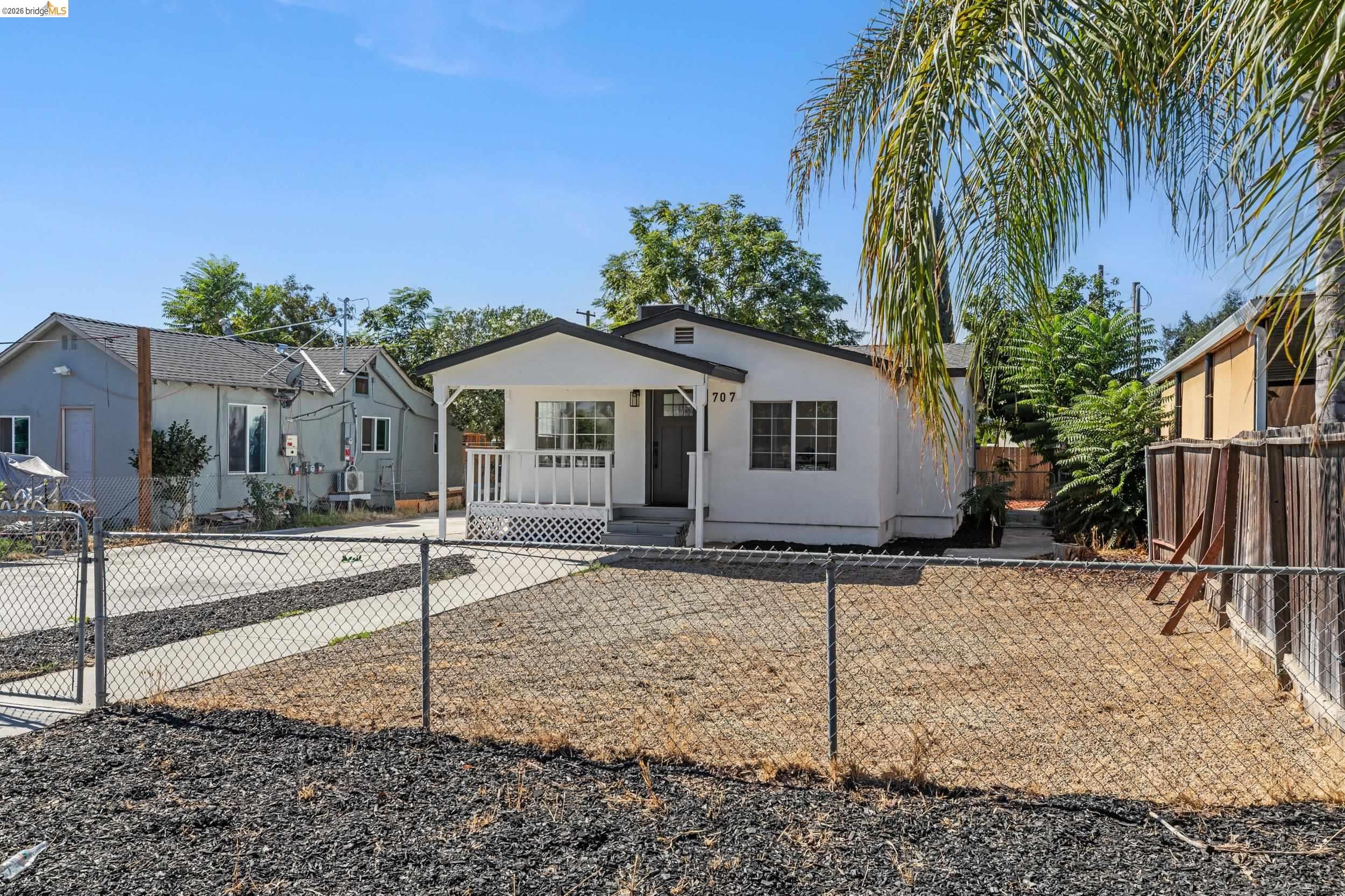 707 S Conejo Ave — photo