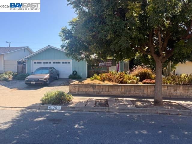 41759 Higgins Way — photo