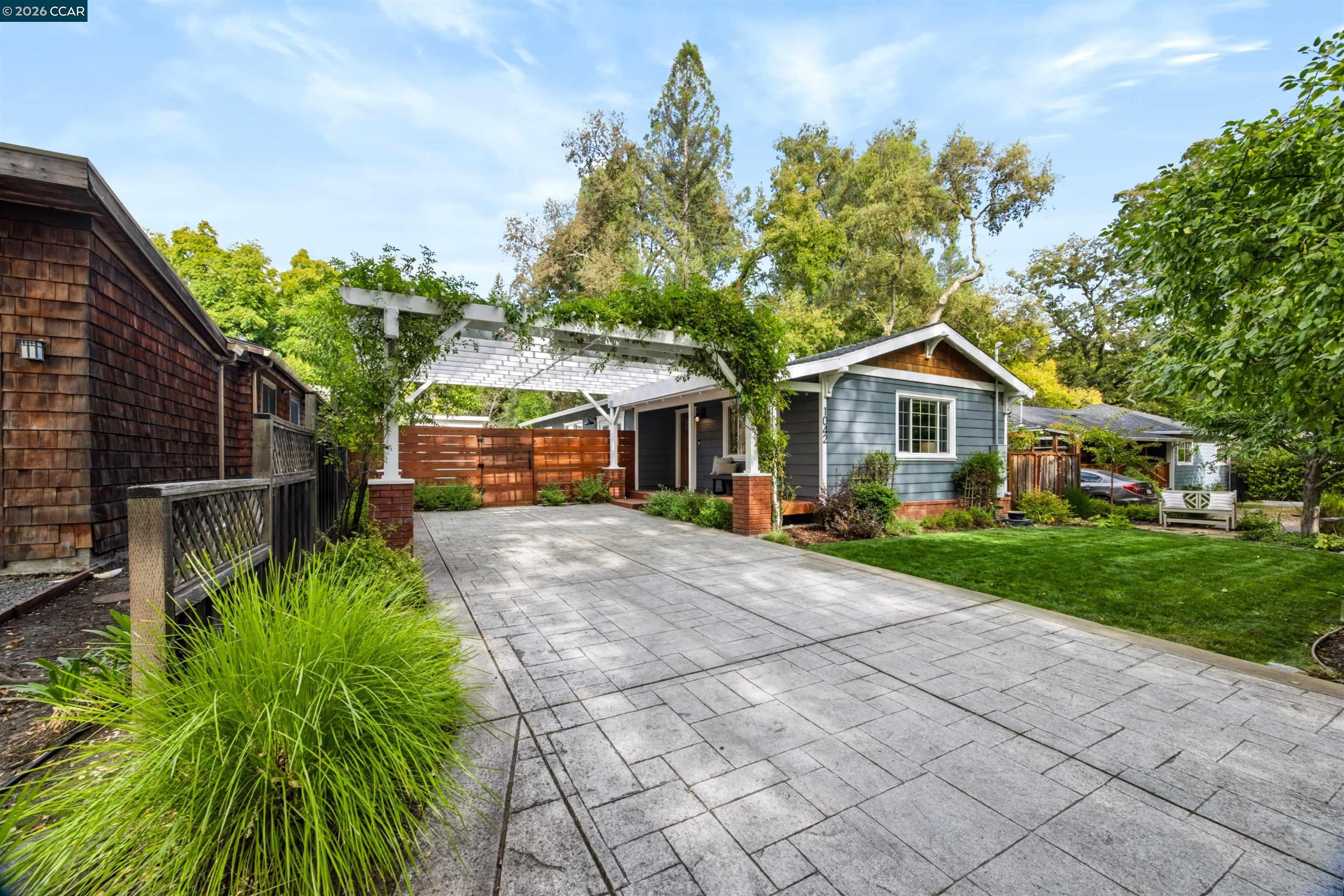 1042 Sunnybrook Dr — photo