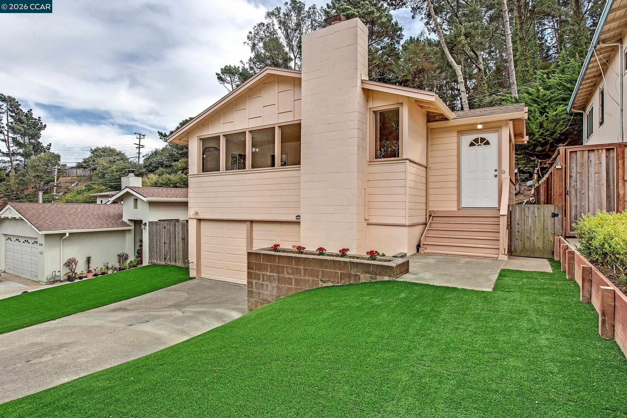 2351 Valleywood Dr — photo