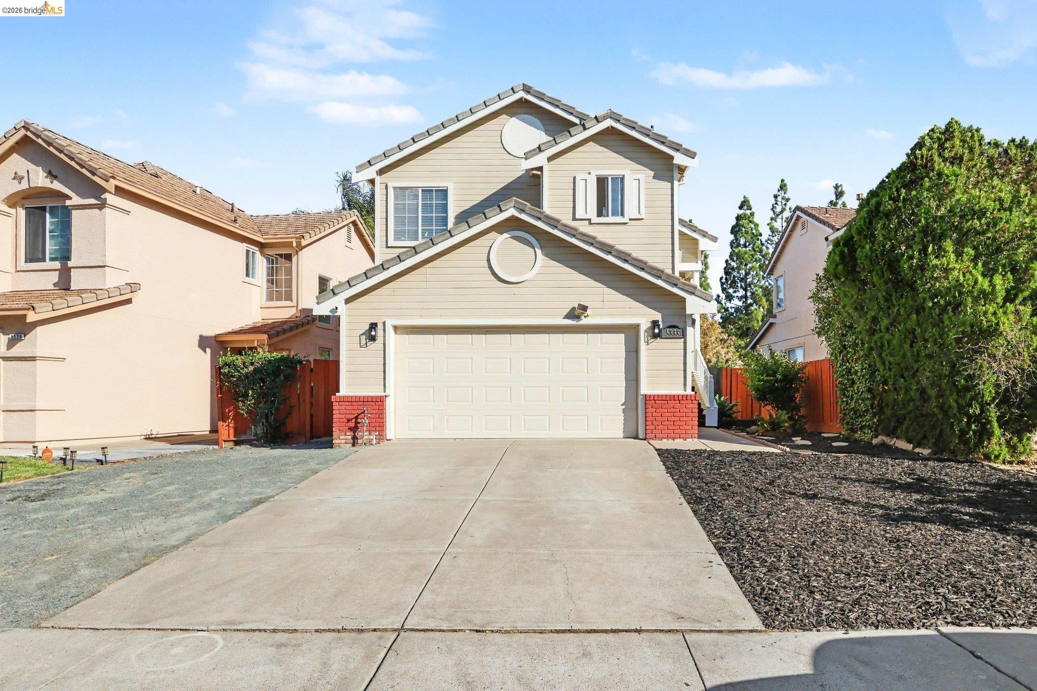 5333 Woodside Way — photo
