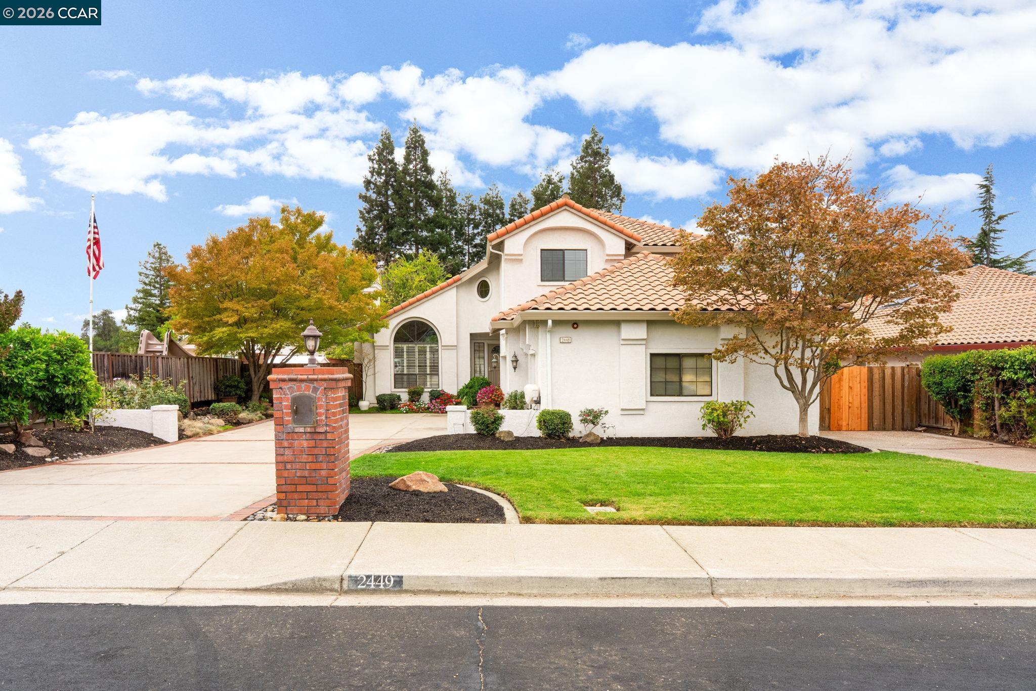 2449 Harewood Dr — photo