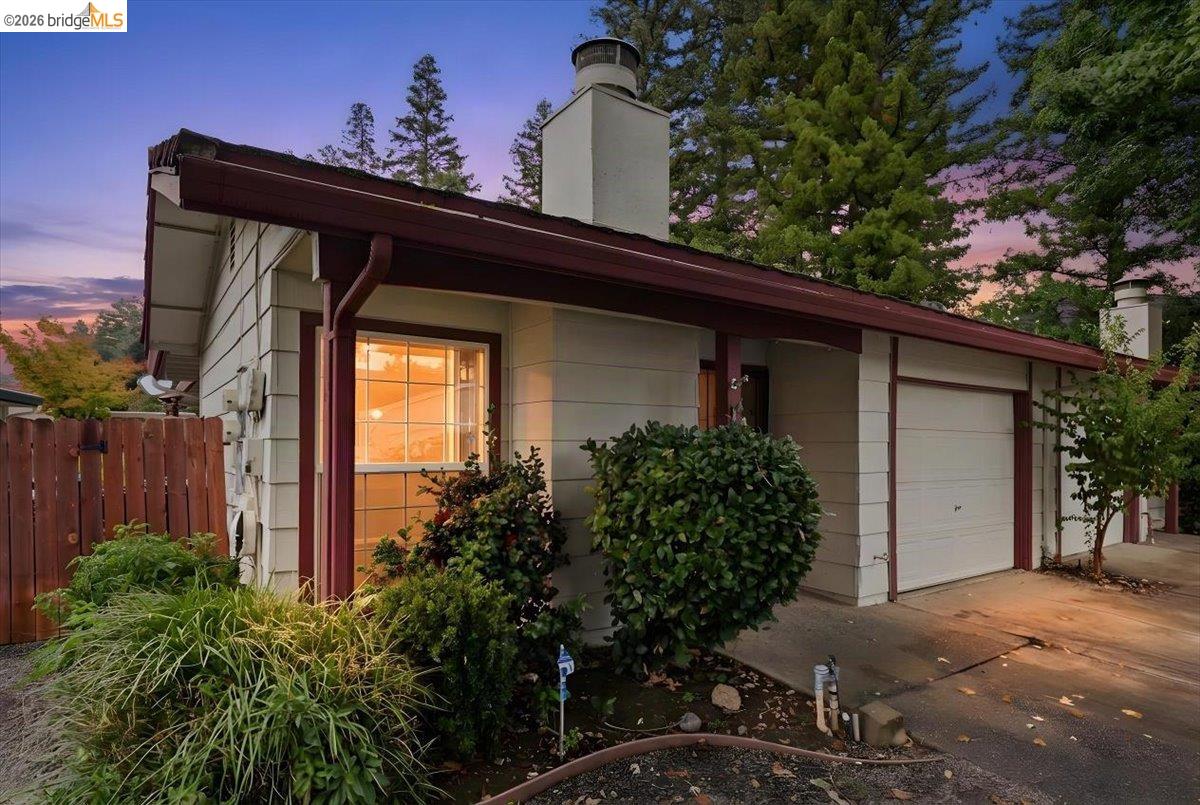 1994 Zinfandel Dr — photo