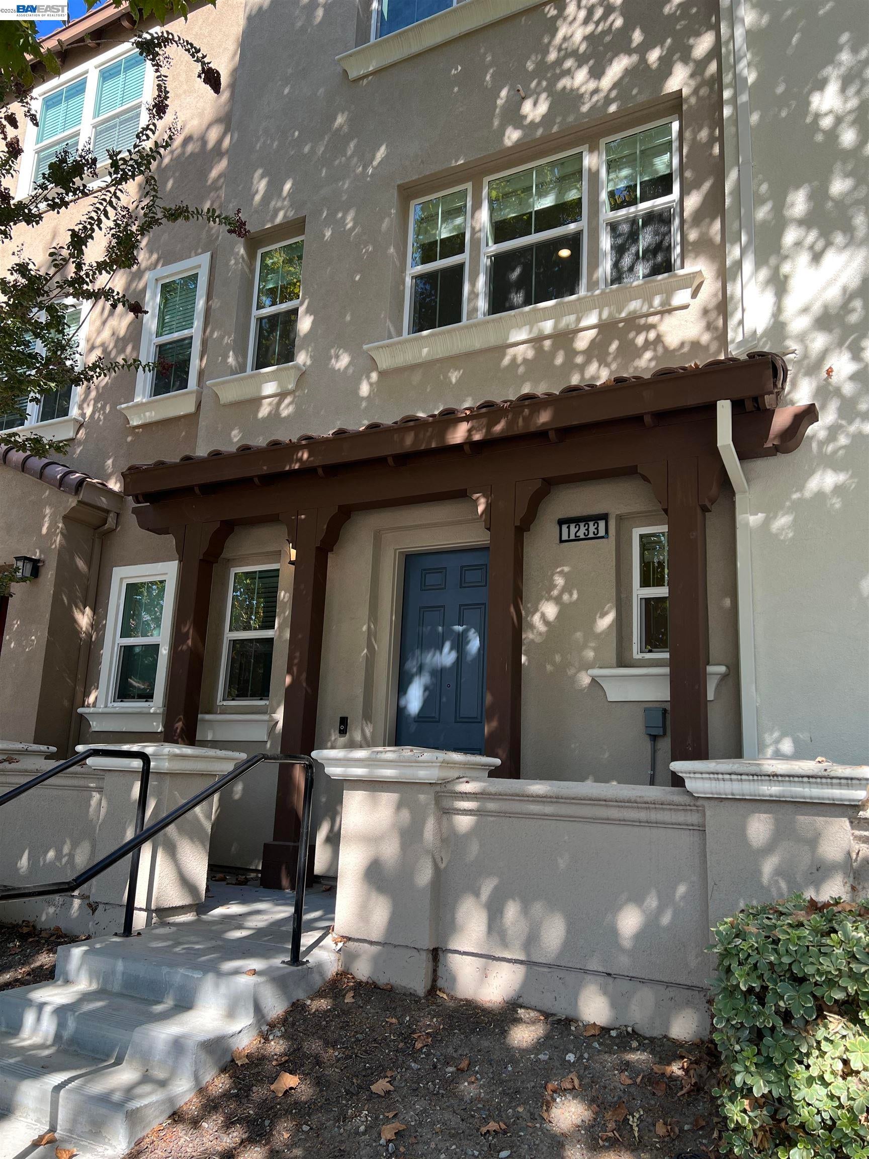1233 Merry Loop — photo