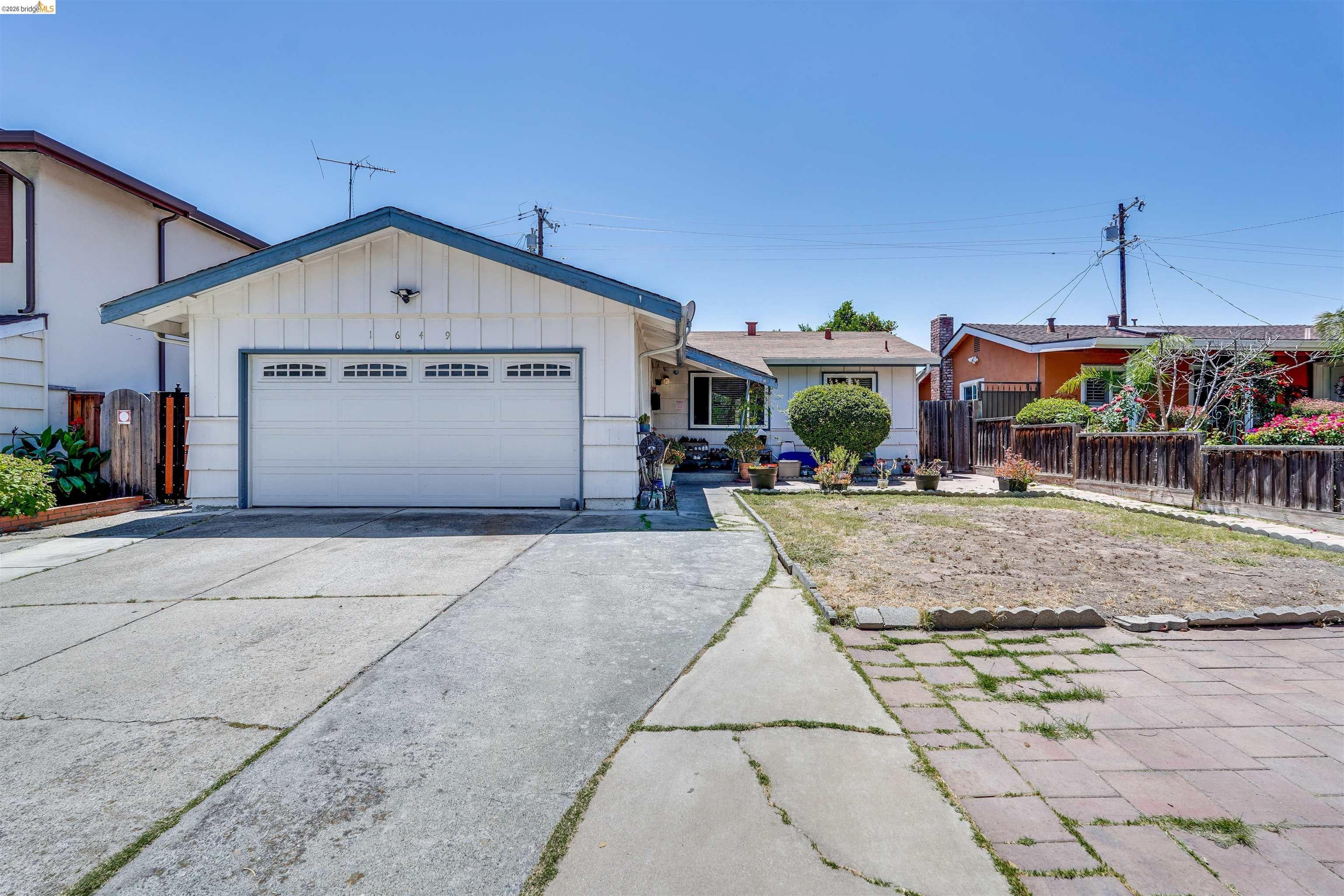 1649 Mount Oliveira Drive — photo