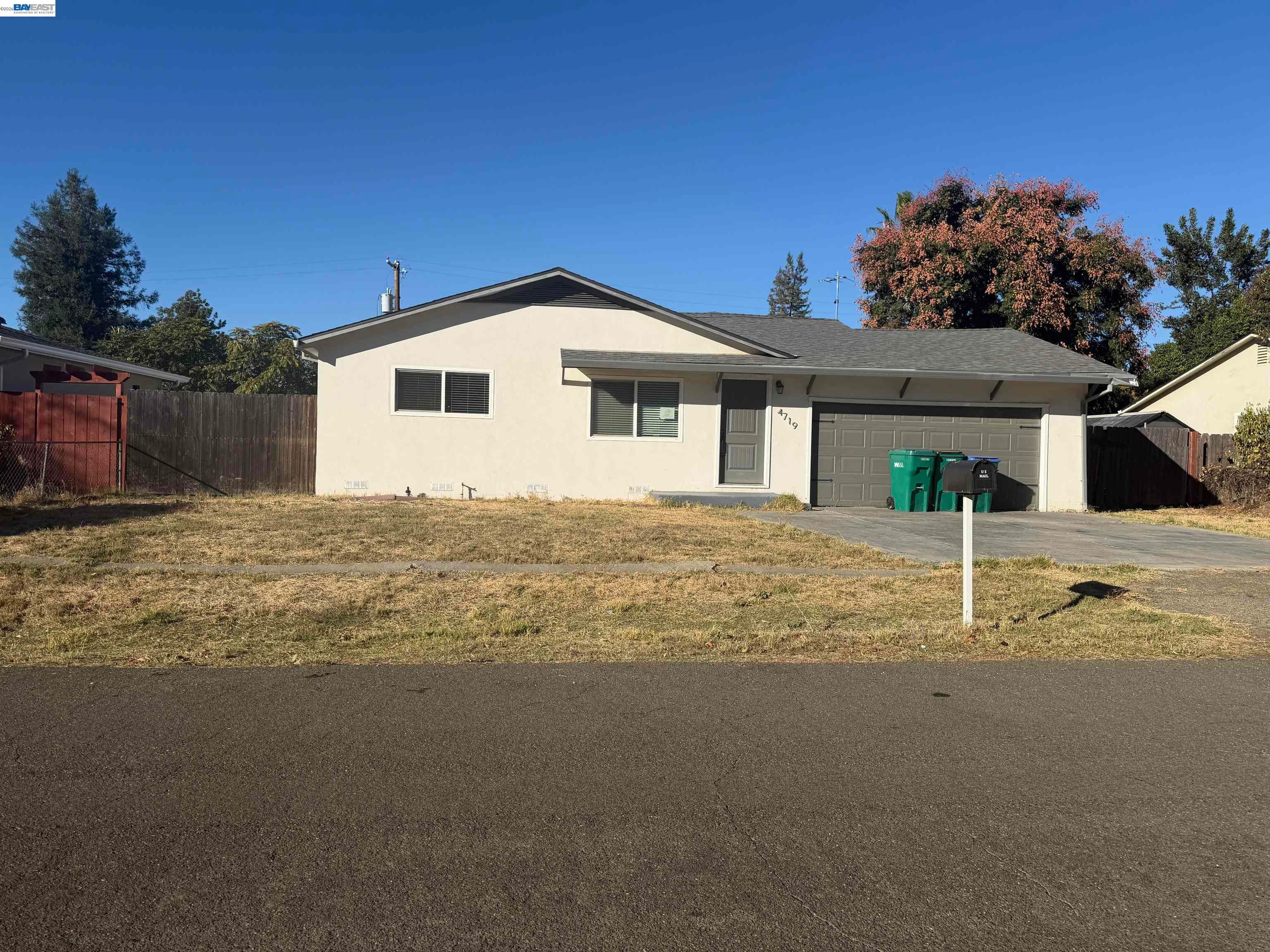 4719 Hibiscus Rd — photo