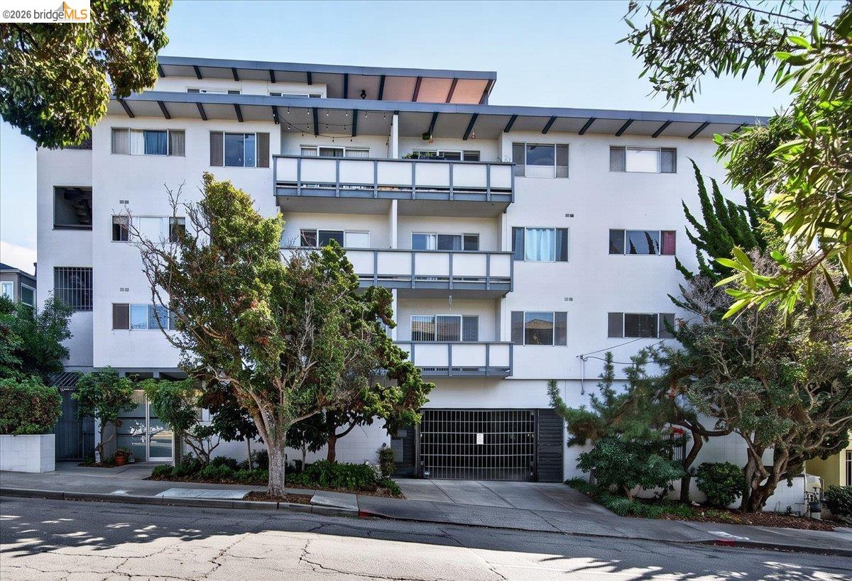 3768 Harrison St 307 — photo