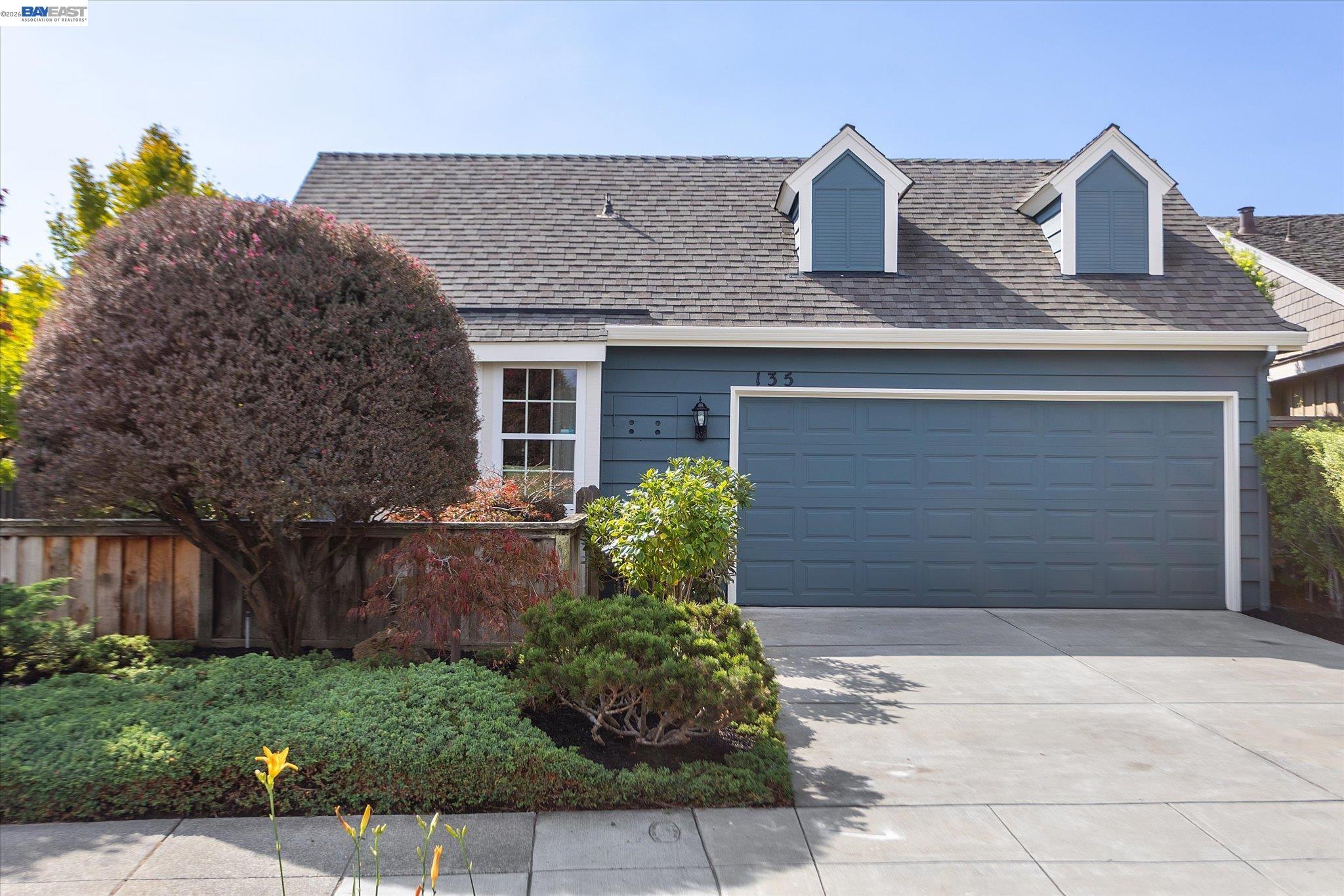 135 Weymouth Ct — photo