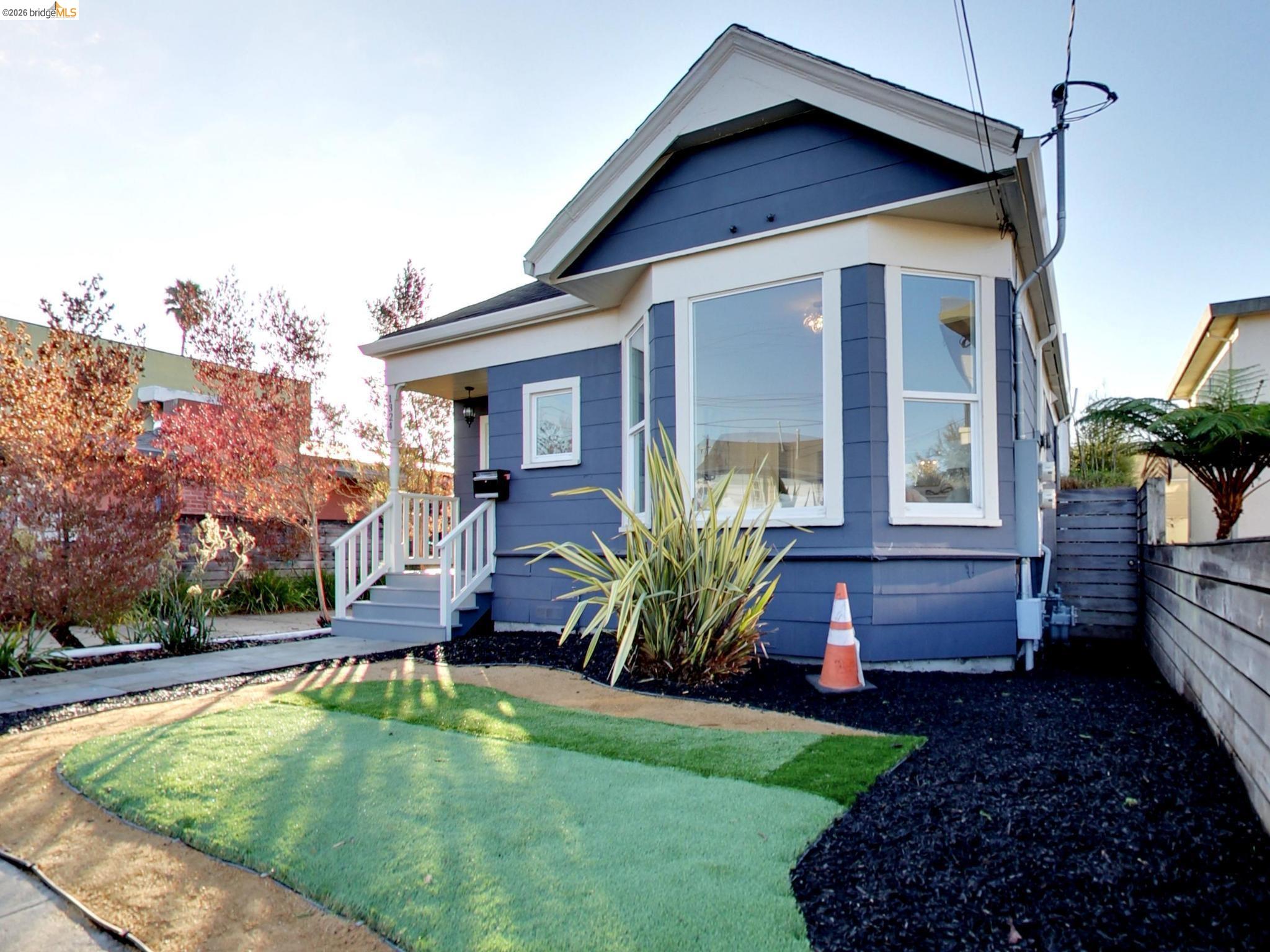 1324 Burnett — photo