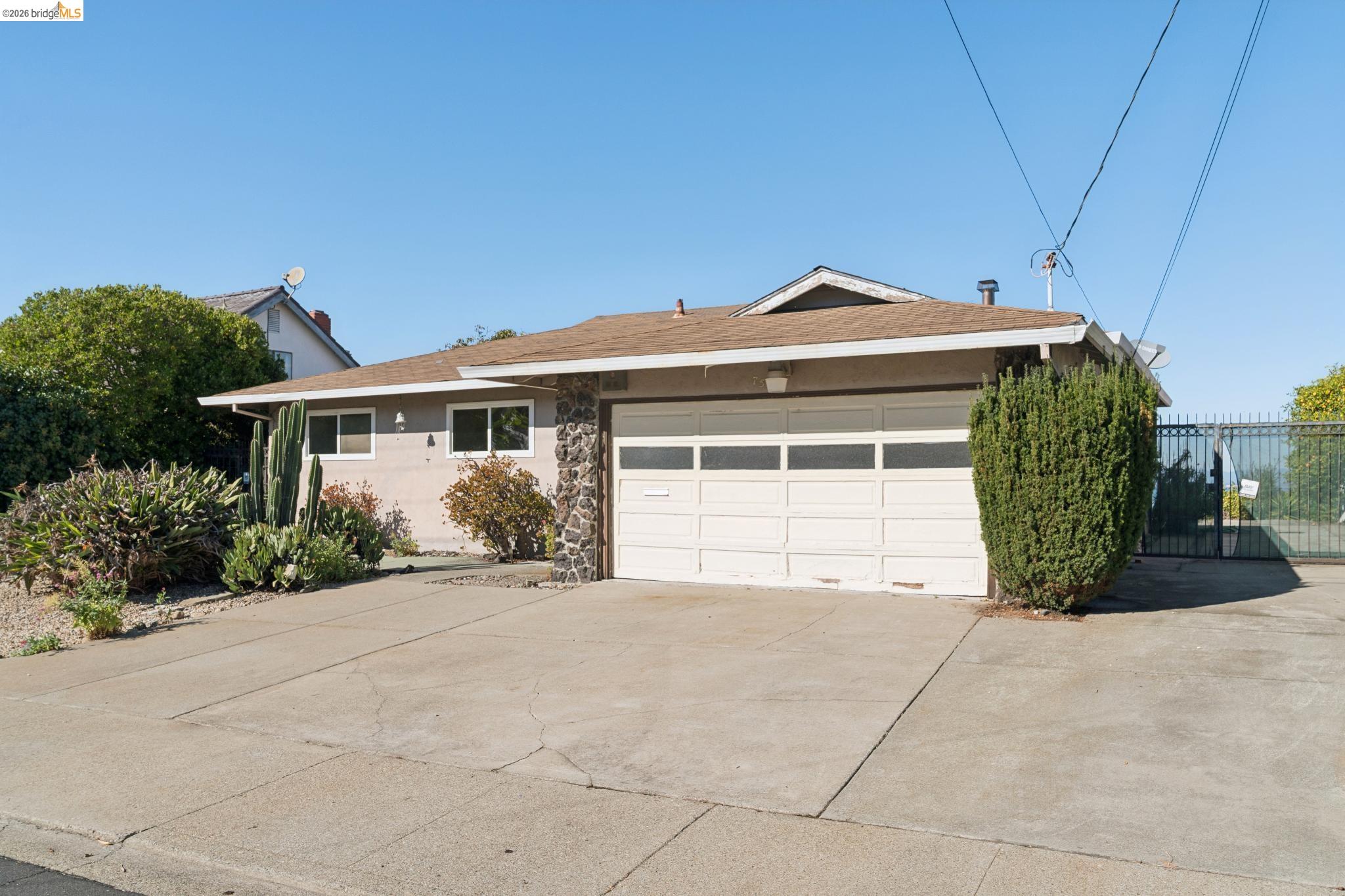 754 Crestview Dr, Pinole, CA 94564 — photo 2