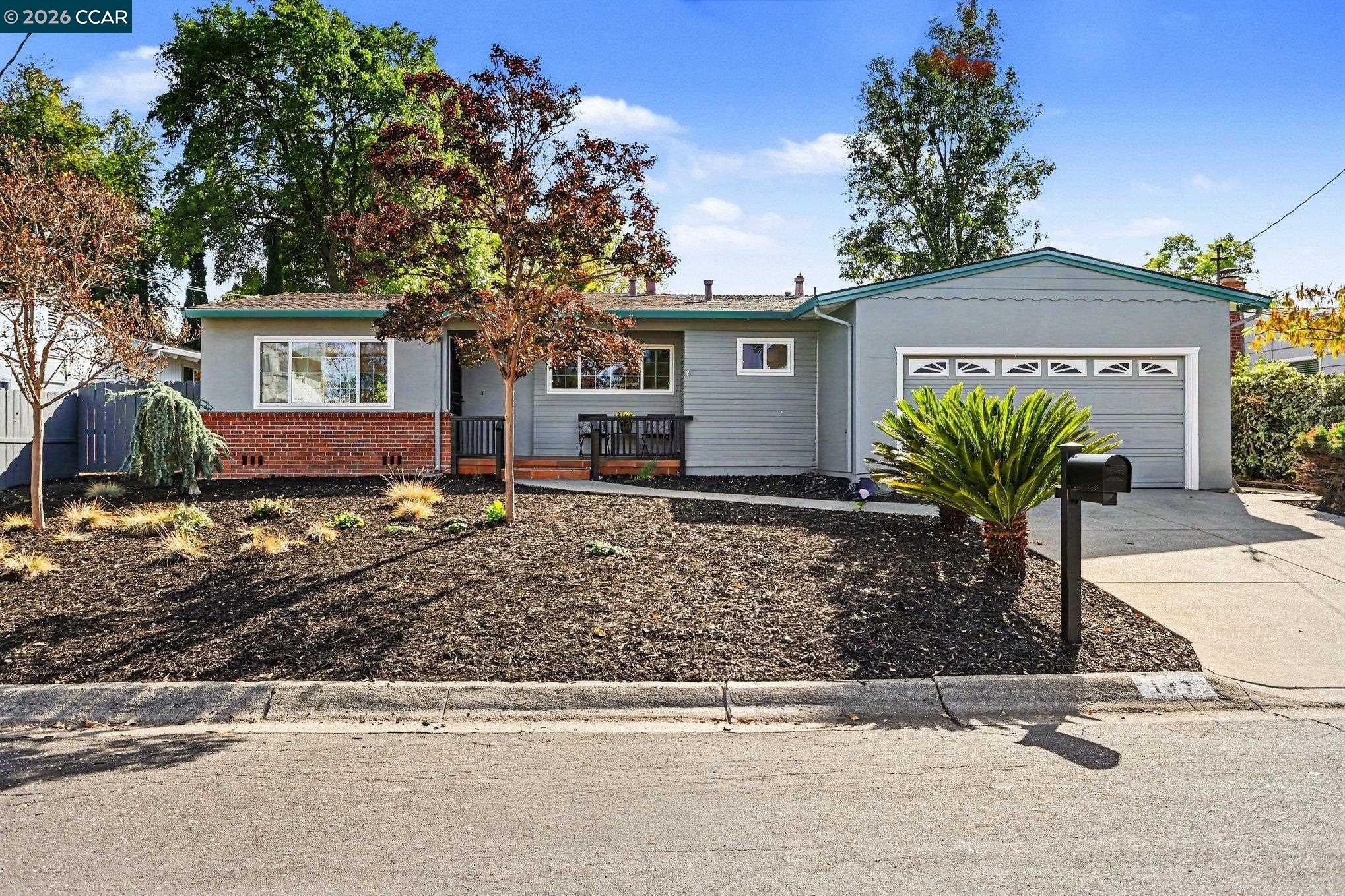 137 Kathryn Dr — photo
