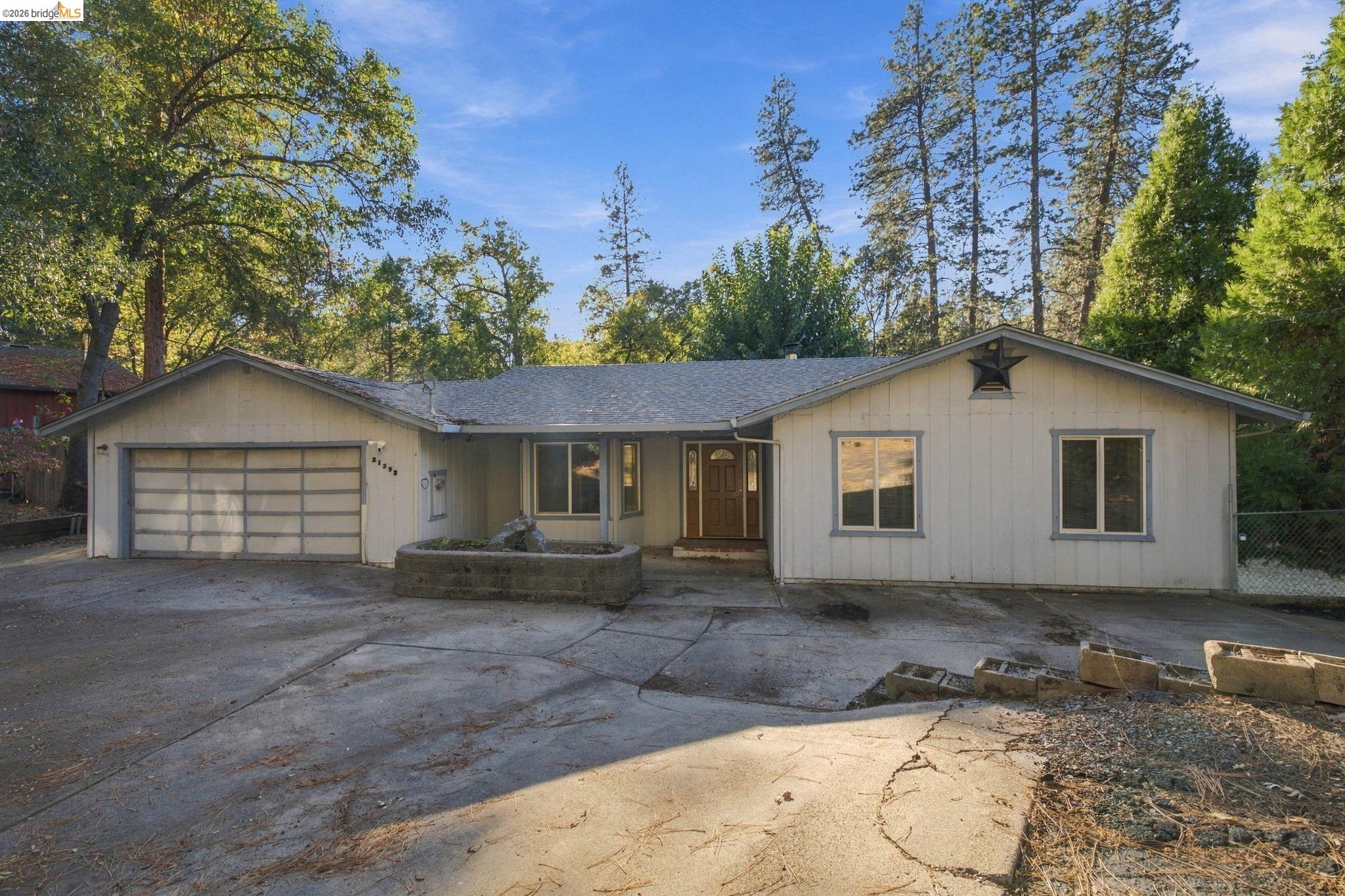 21392 Ridgeview Dr — photo