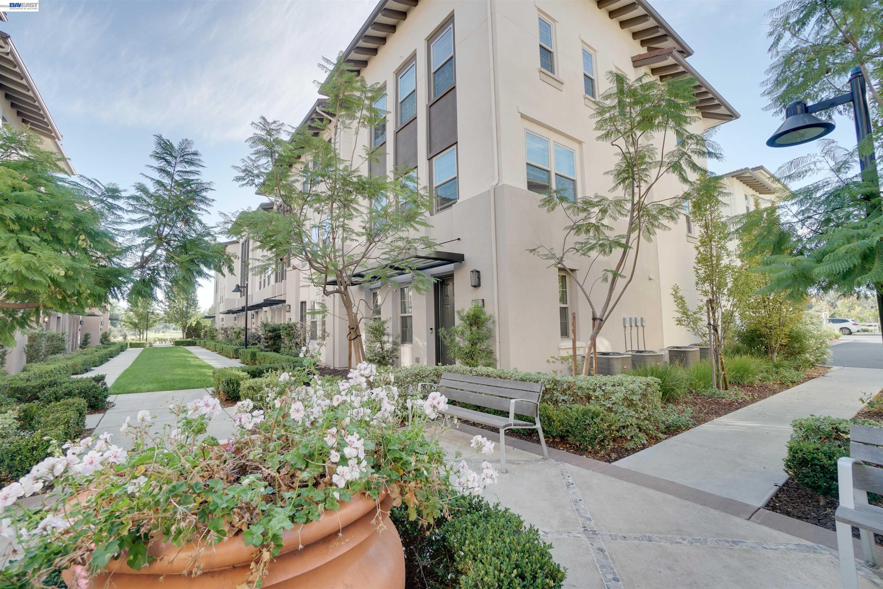 1061 Harebell Pl — photo