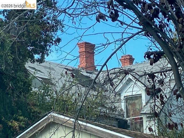 Home in Oakland, CA 94609 — photo 2