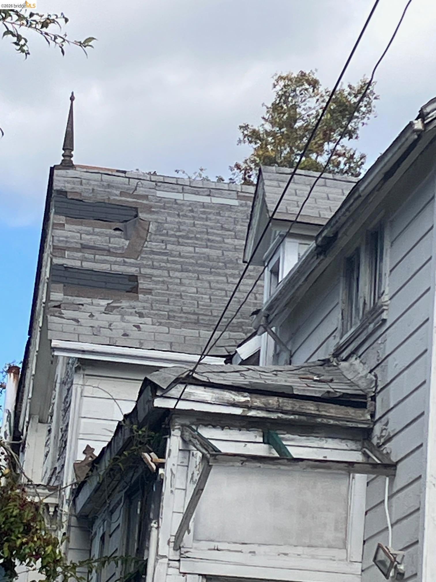 Home in Oakland, CA 94609 — photo 3