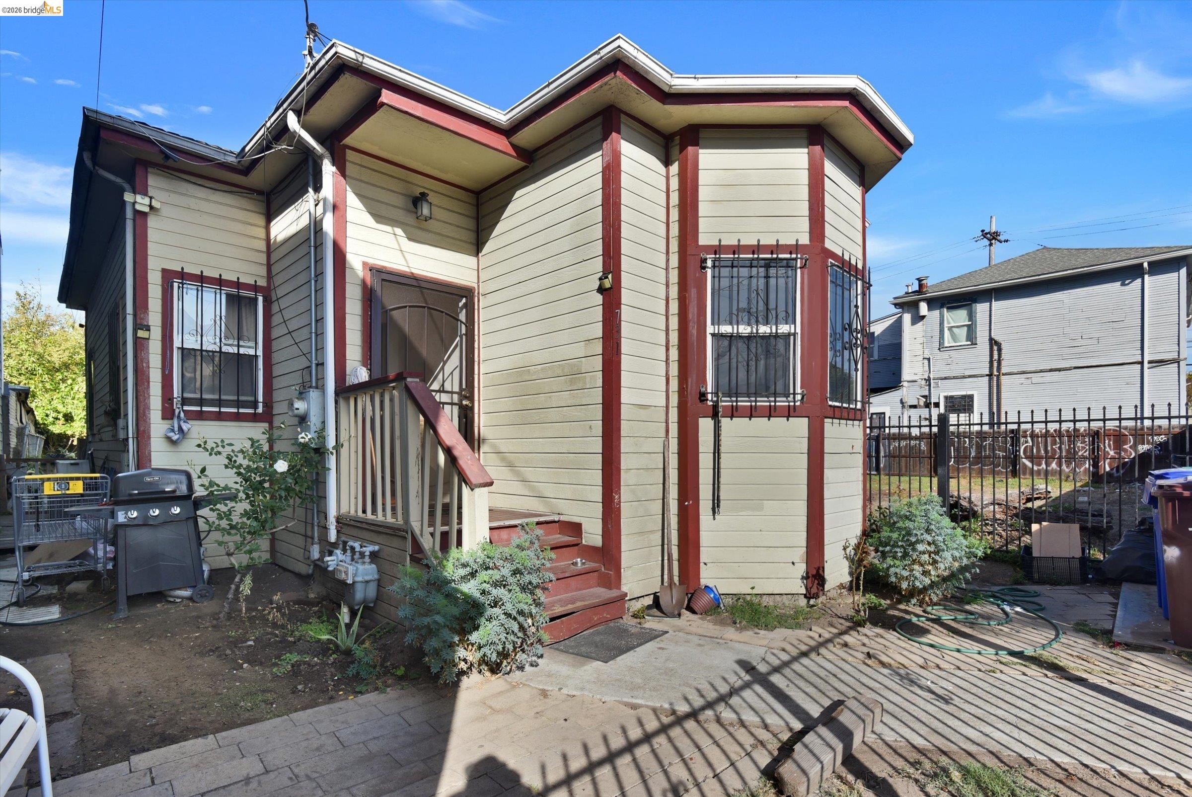 731 Campbell St — photo
