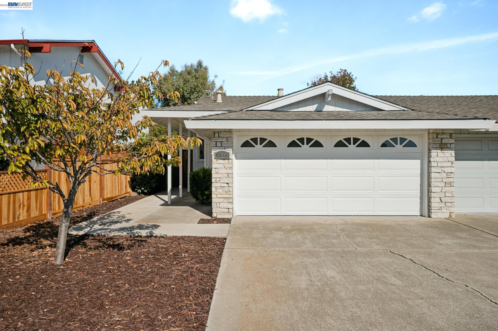 2705 Bayview Dr — photo