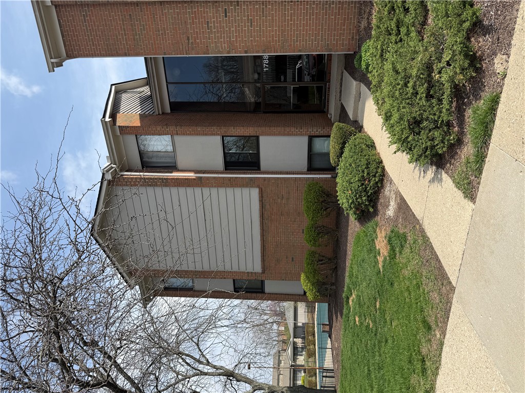 1788 Cherokee Drive F — photo
