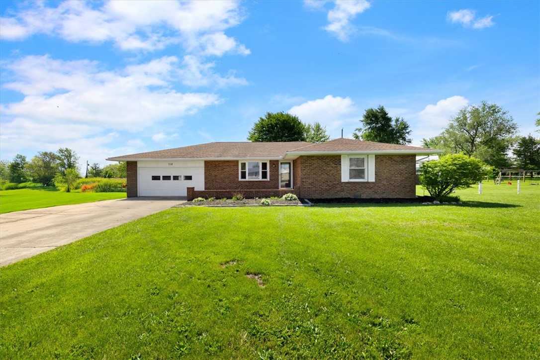 718 Lynwood Court — photo
