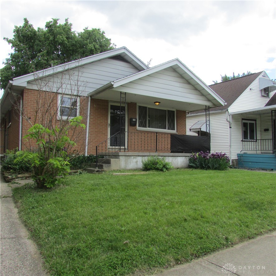 218 E Parkwood Drive — photo