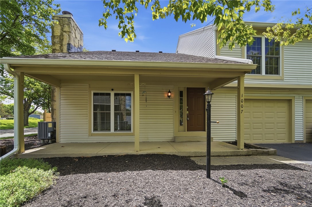 1007 Foxshire Place — photo