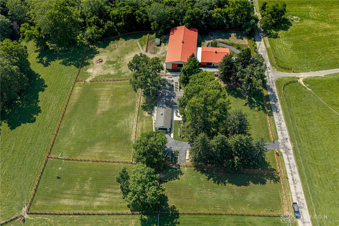 3385 Middle Run Road — photo
