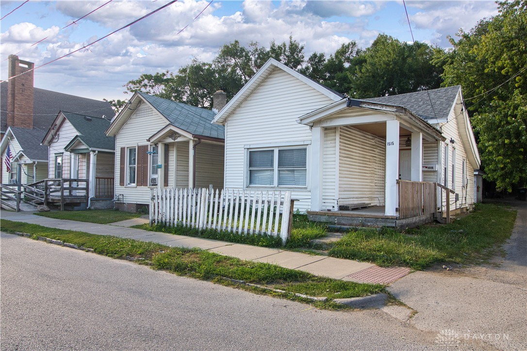 1515 Chapel Street — photo