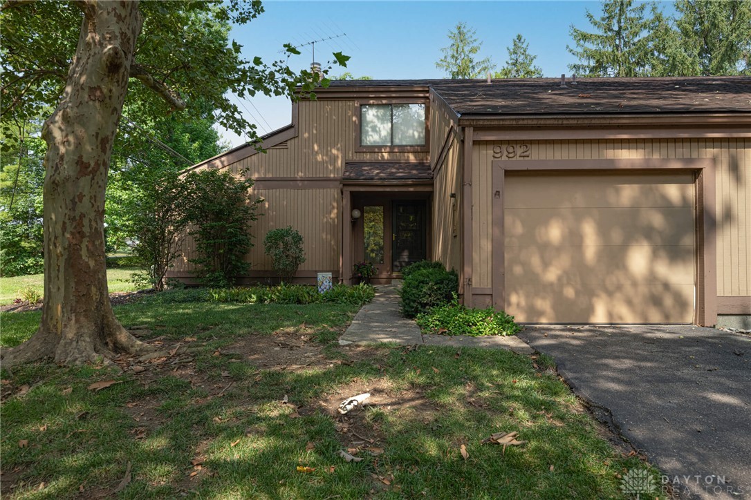 992 Walnut Court — photo