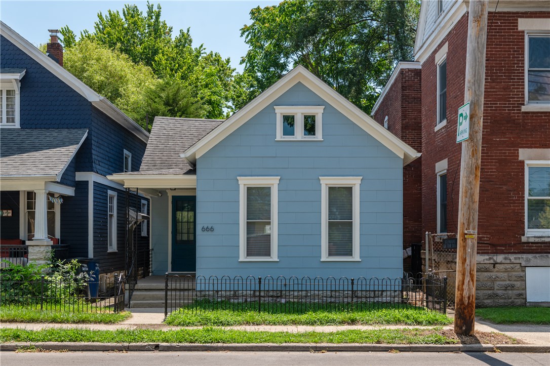 666 Oak Street — photo