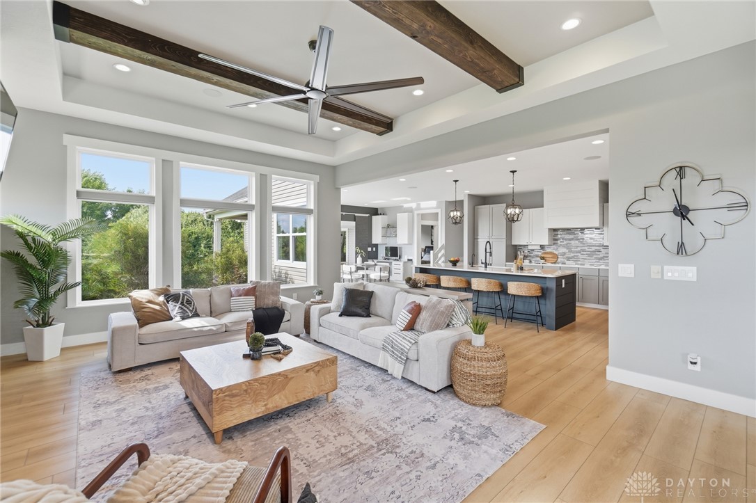 2665 Lucy Lane — photo
