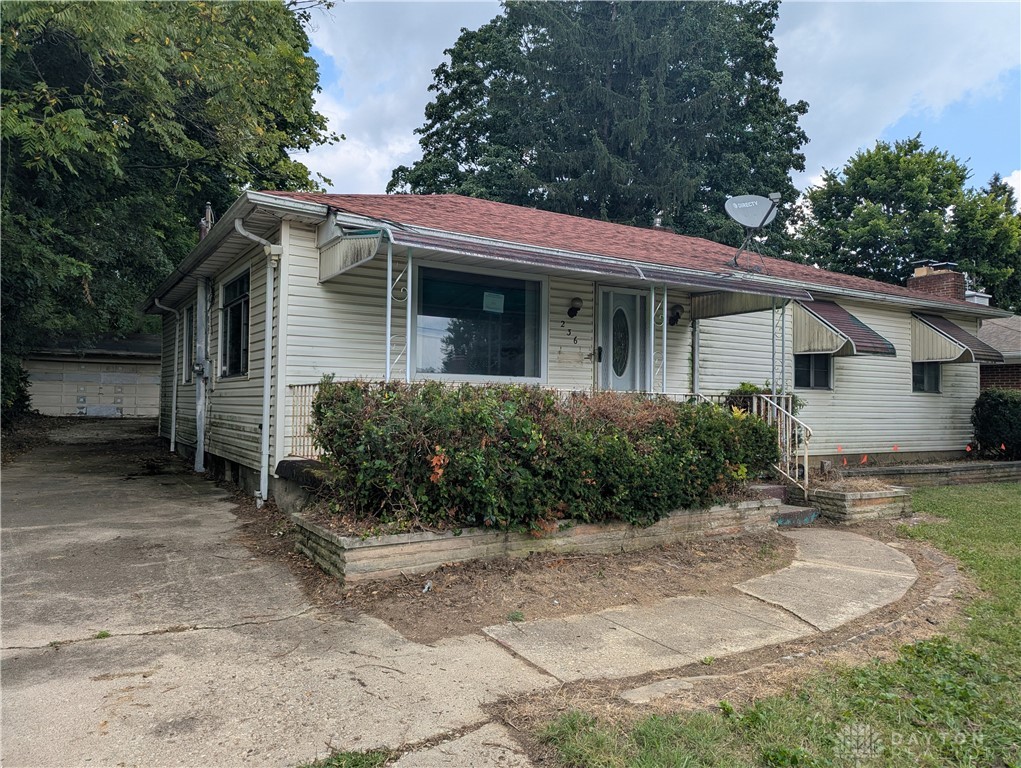 236 W Singer Street — photo