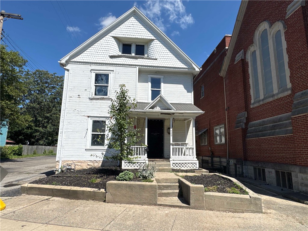 429 Oak Street — photo