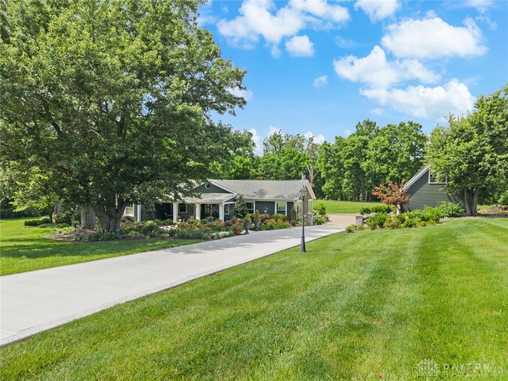 5596 Greentree Road — photo